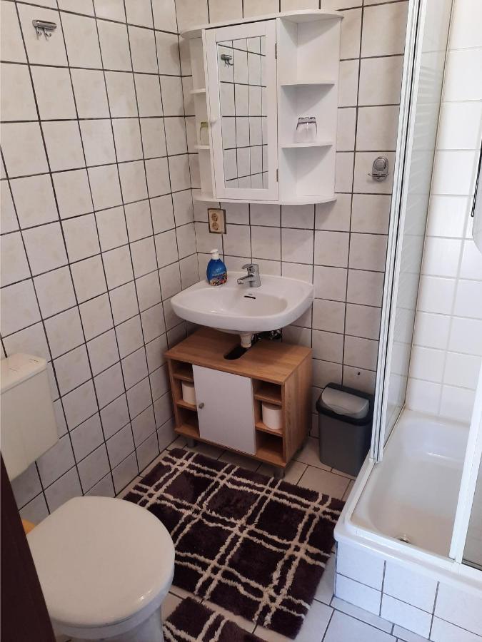 Lacky - Kleines Familienreihenmittelhaus In Grieben Hiddensee Bagian luar foto