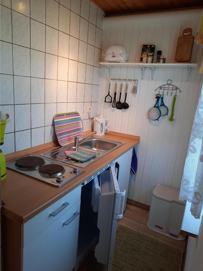 Lacky - Kleines Familienreihenmittelhaus In Grieben Hiddensee Bagian luar foto