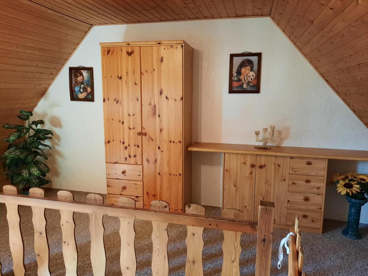 Lacky - Kleines Familienreihenmittelhaus In Grieben Hiddensee Bagian luar foto