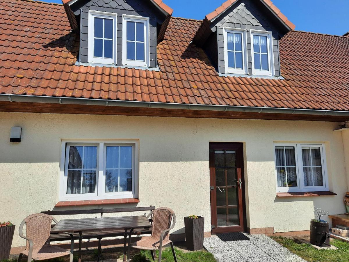 Lacky - Kleines Familienreihenmittelhaus In Grieben Hiddensee Bagian luar foto